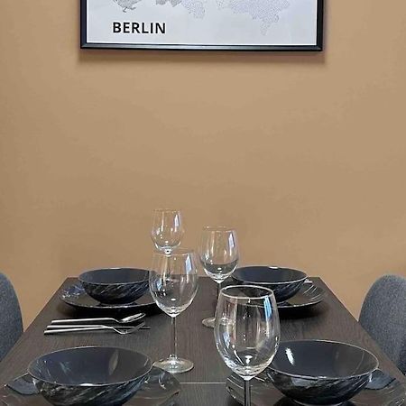 2 Zimmer Apartment Mit Parkplatz Berlin Eksteriør billede