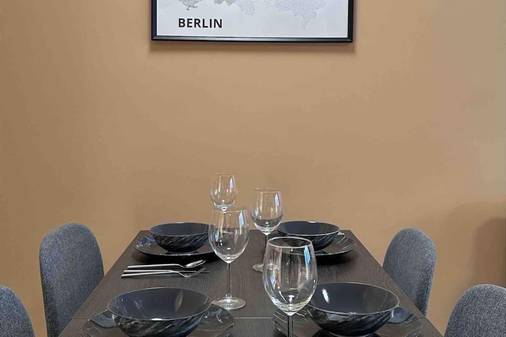 2 Zimmer Apartment Mit Parkplatz Berlin Eksteriør billede