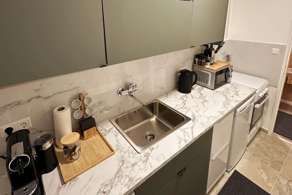2 Zimmer Apartment Mit Parkplatz Berlin Eksteriør billede