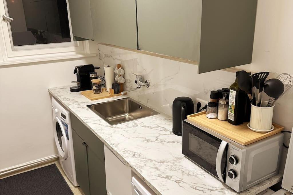 2 Zimmer Apartment Mit Parkplatz Berlin Eksteriør billede