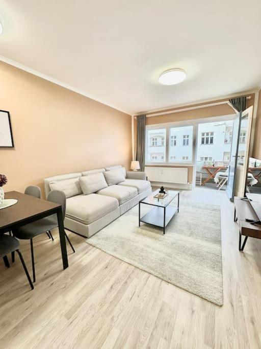 2 Zimmer Apartment Mit Parkplatz Berlin Eksteriør billede