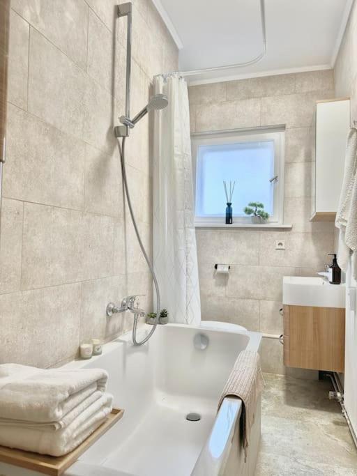 2 Zimmer Apartment Mit Parkplatz Berlin Eksteriør billede
