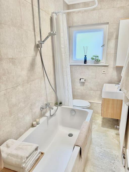 2 Zimmer Apartment Mit Parkplatz Berlin Eksteriør billede